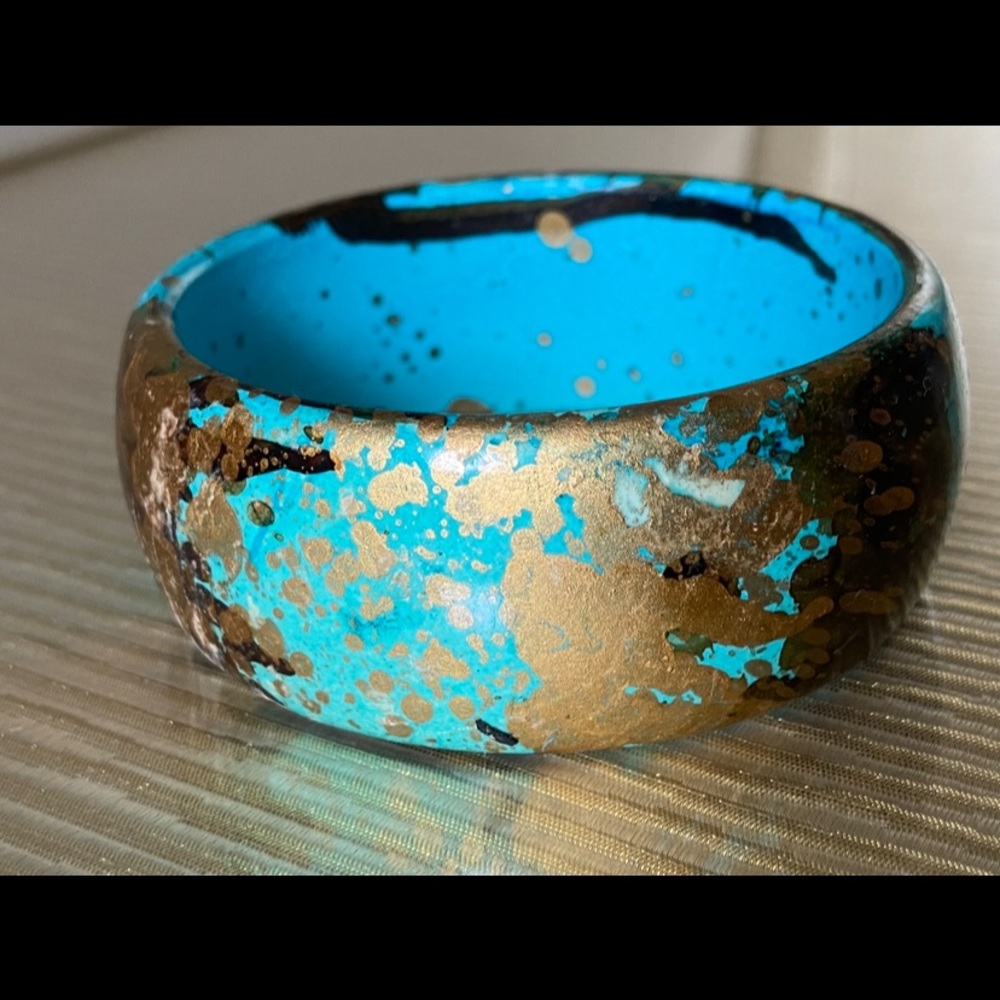 WIDE HAND PAINTED TURQUOISE & GOLD BANGLE BRACELET - Picture 2 of 6
